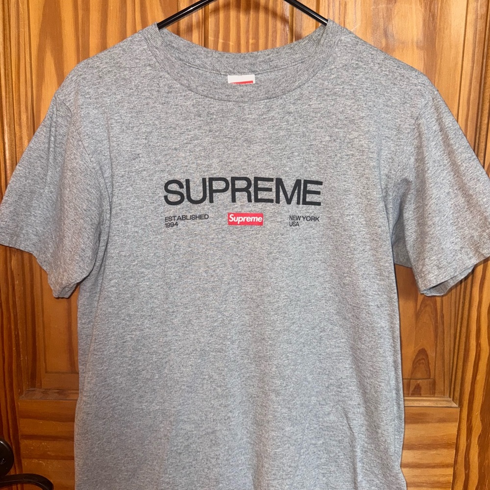 *AUTHENTIC/RARE* Supreme Gray T-Shirt